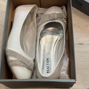 Kenneth Cole Reaction Cream Flats with Silver Accents